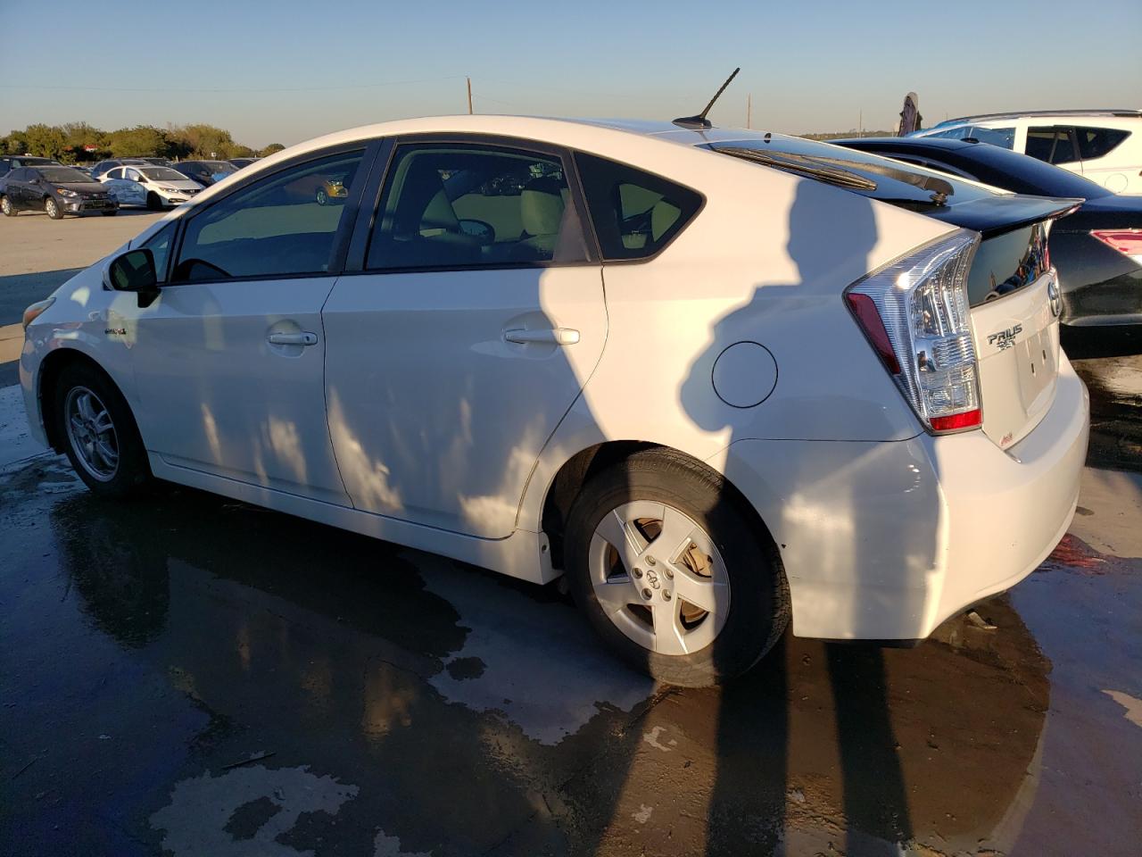 Image 2 of 2011 TOYOTA PRIUS  2011 with VIN JTDKN3DU4B1468187