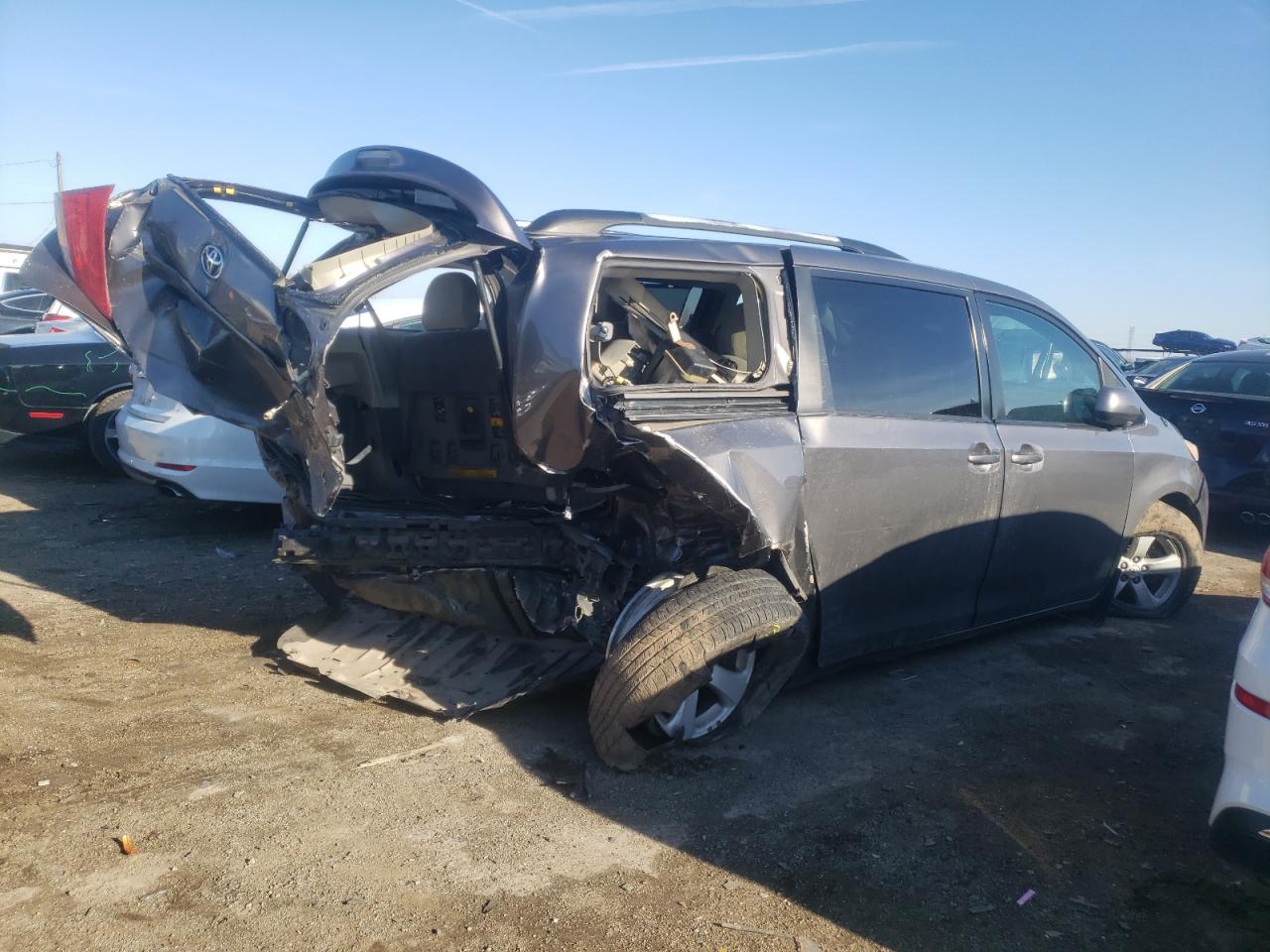 Image 3 of 2011 TOYOTA SIENNA LE 2011 with VIN 5TDKK3DC4BS162058