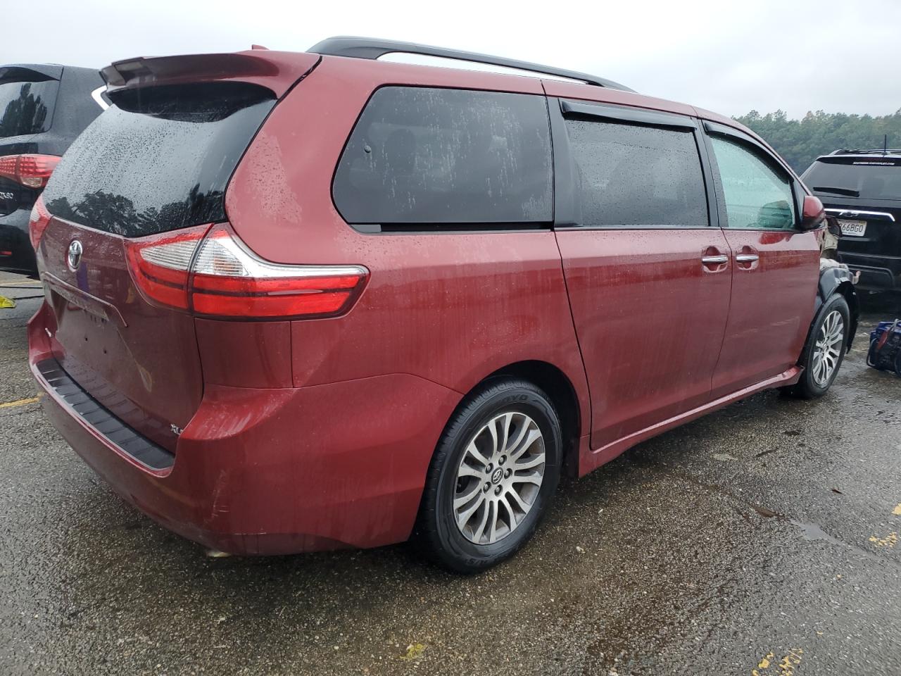 Image 3 of 2018 TOYOTA SIENNA XLE 2018 with VIN 5TDYZ3DC3JS910027