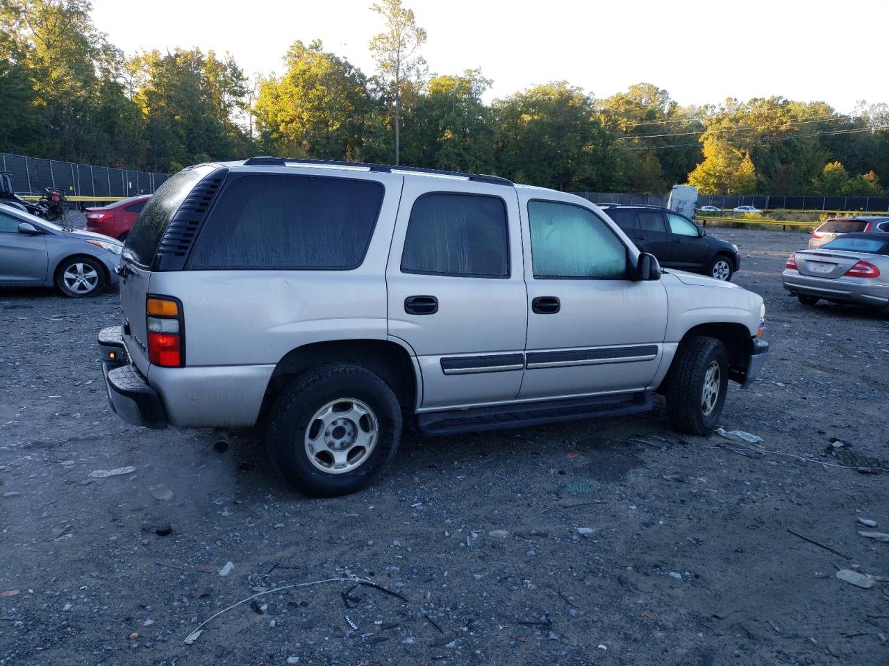 Image 3 of 2004 CHEVROLET TAHOE K1500 2004 with VIN 1GNEK13V74J290791