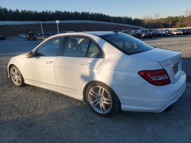 Obraz 2 z 2014 MERCEDES-BENZ C 250 2014 z VIN WDDGF4HB3ER306791