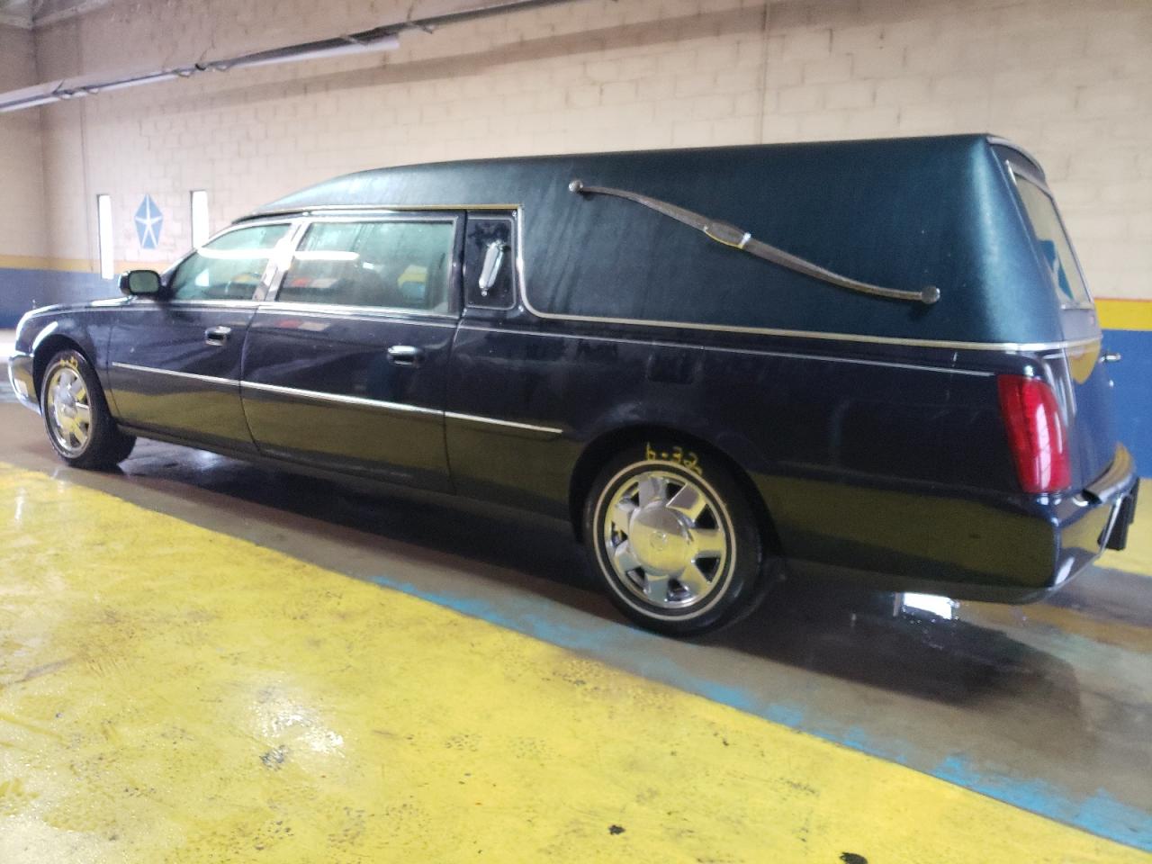 Image 2 of 2005 CADILLAC COMMERCIAL CHASSIS  2005 with VIN 1GEEH00Y35U500519