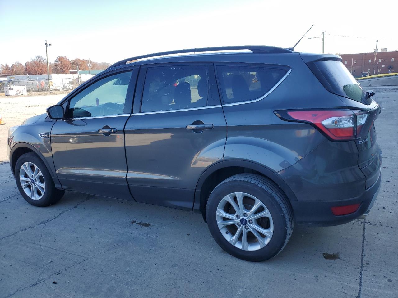 Image 2 of 2018 FORD ESCAPE SE 2018 with VIN 1FMCU9GDXJUB00062