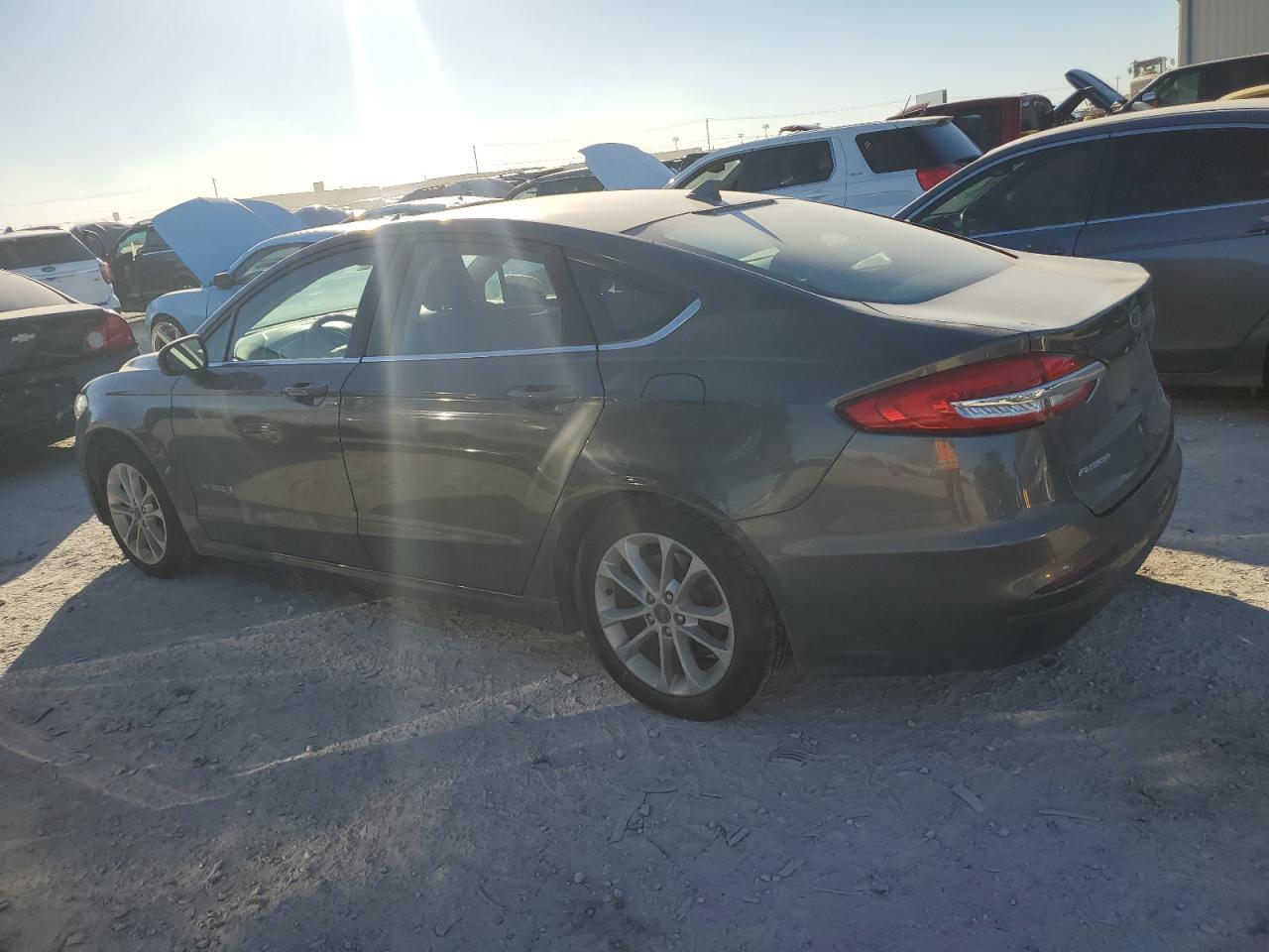 Image 2 of 2019 FORD FUSION SE 2019 with VIN 3FA6P0LU9KR167034