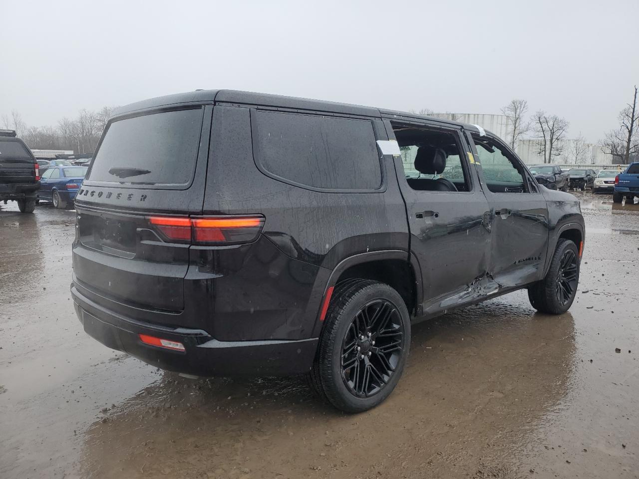 Image 3 of 2022 JEEP WAGONEER SERIES I 2022 with VIN 1C4SJVAT8NS217545