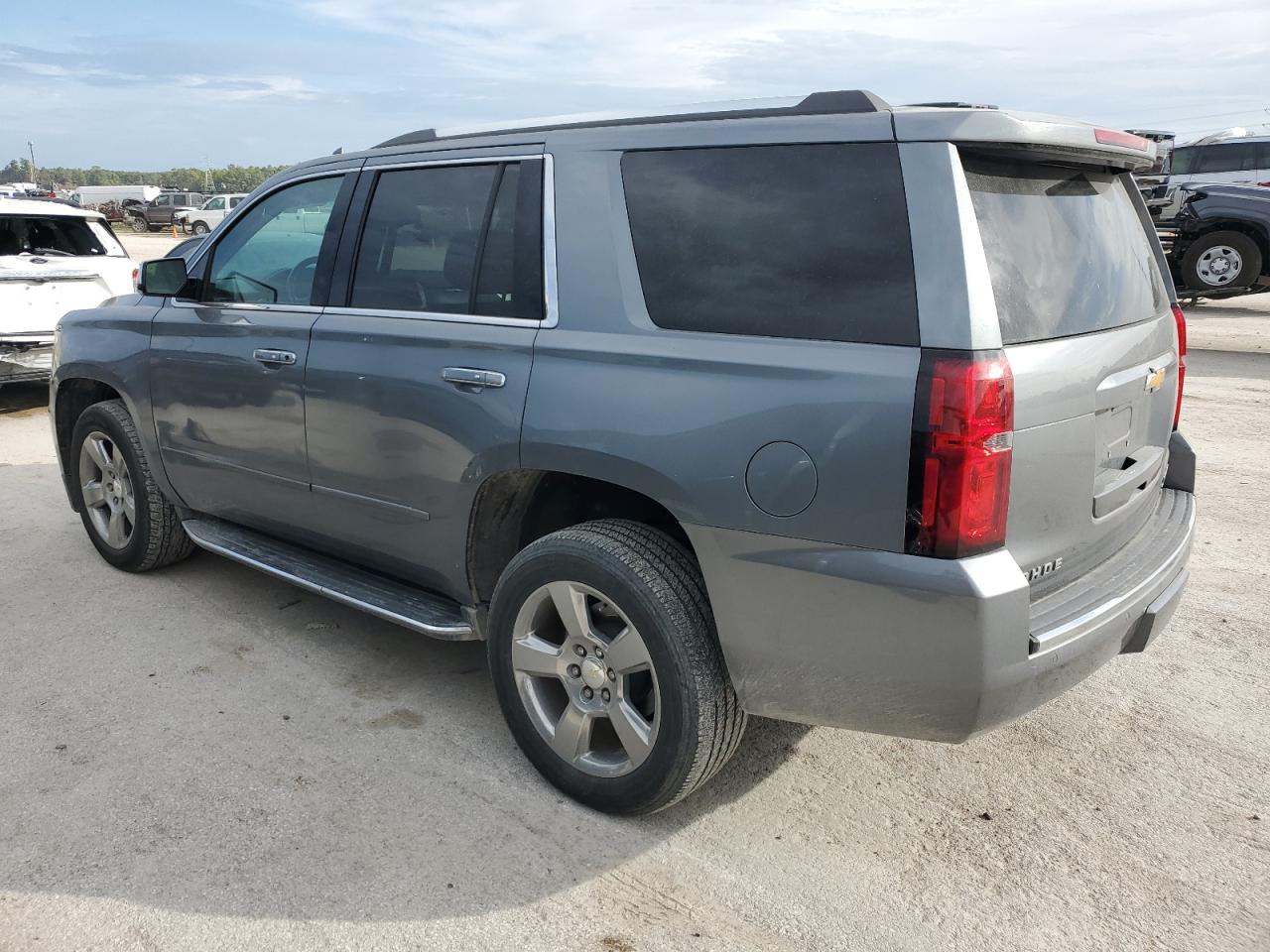 Image 2 of 2019 CHEVROLET TAHOE C1500 PREMIER 2019 with VIN 1GNSCCKCXKR350718