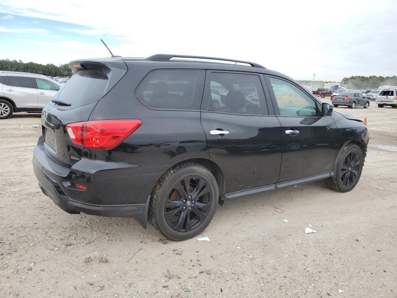 Изображение 3 2018 NISSAN PATHFINDER S 2018 с VIN 5N1DR2MN3JC628350