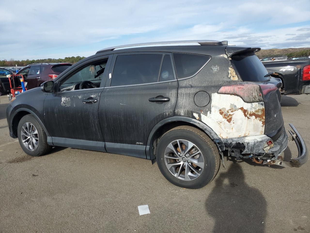 Image 2 of 2016 TOYOTA RAV4 HV XLE 2016 with VIN JTMRJREV2GD020931