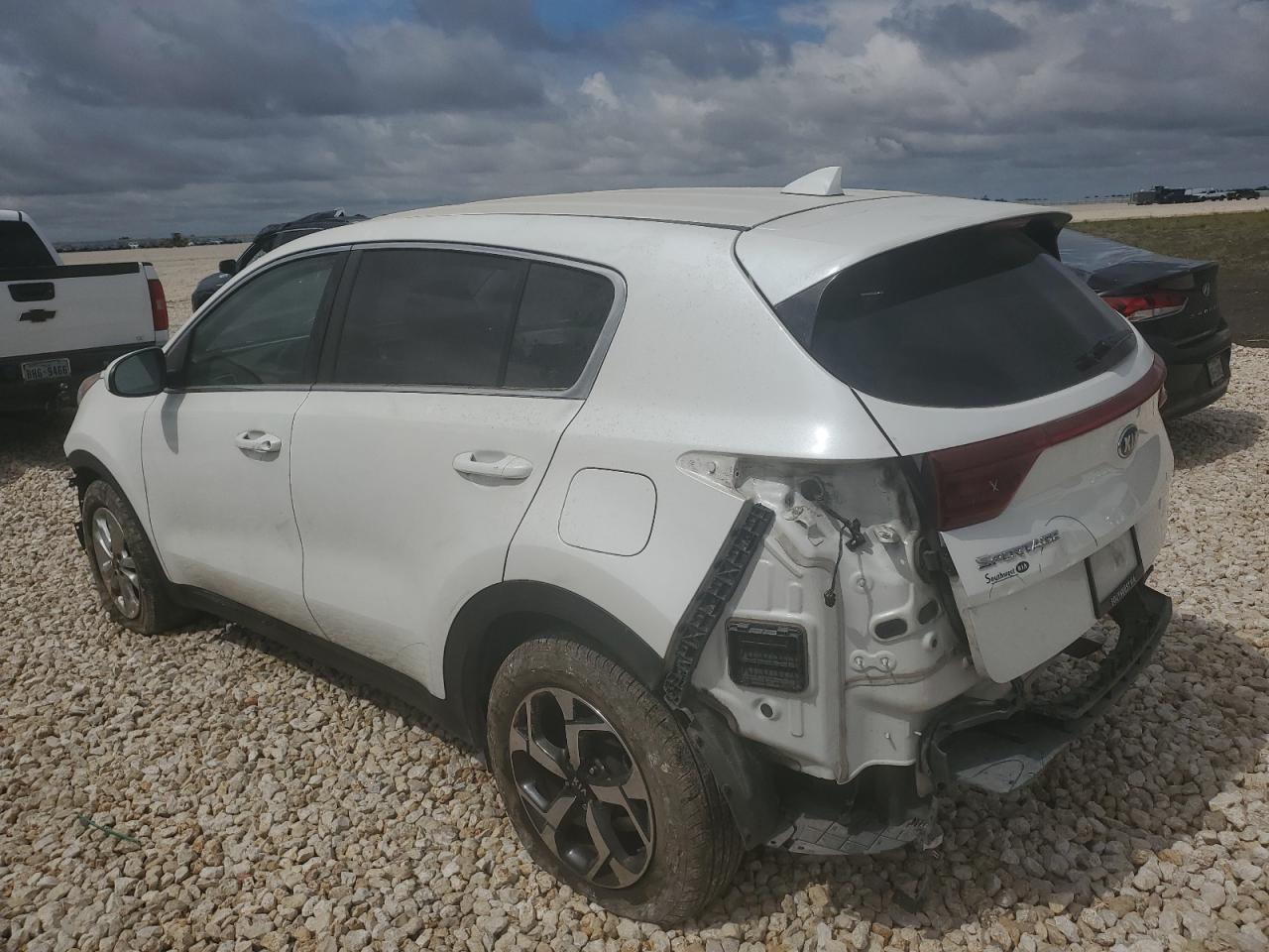 Image 2 of 2022 KIA SPORTAGE LX 2022 with VIN KNDPM3AC1N7956843