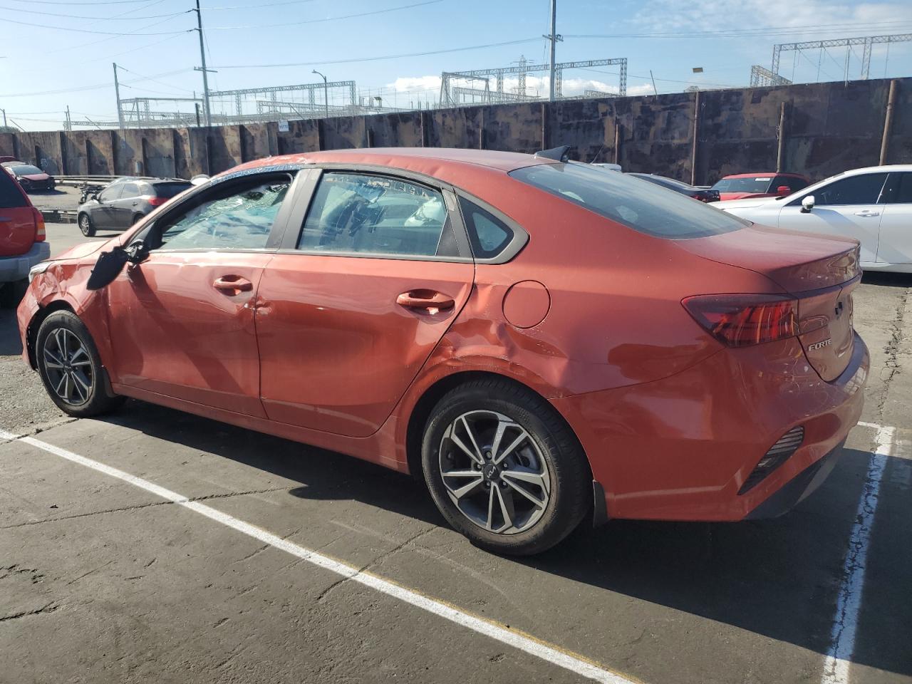 Изображение 2 2023 KIA FORTE LX 2023 с VIN 3KPF24AD4PE511791