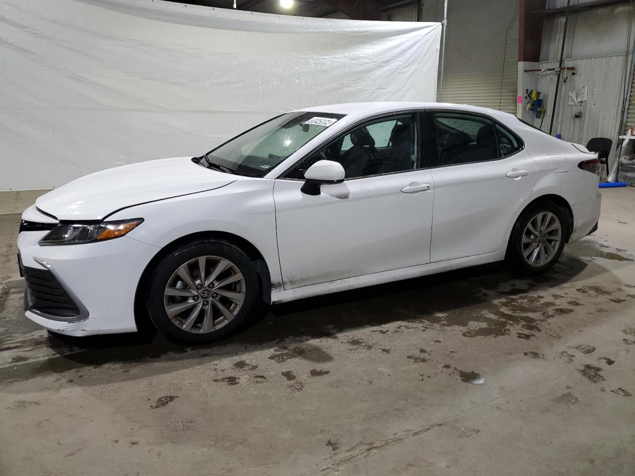 Изображение 1 2022 TOYOTA CAMRY LE 2022 с VIN 4T1C11AK4NU068958