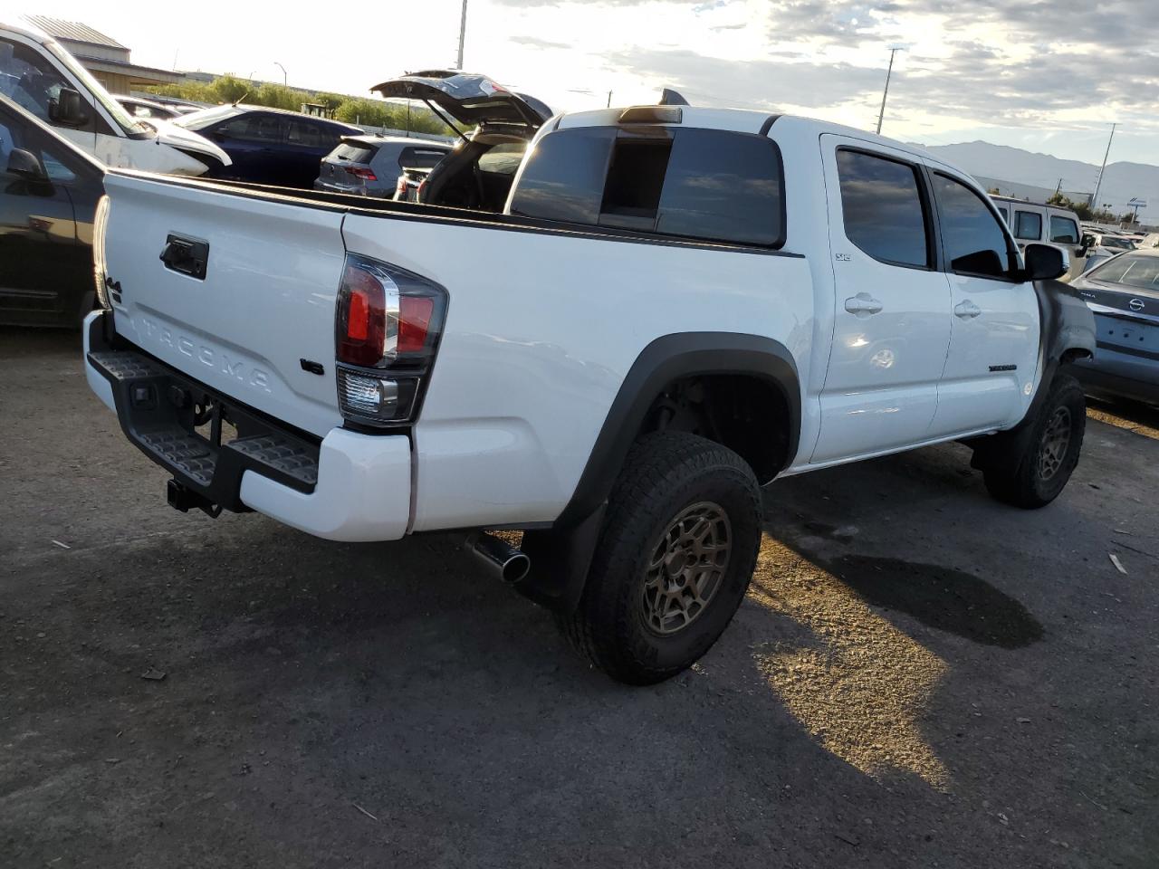 Image 3 of 2022 TOYOTA TACOMA DOUBLE CAB 2022 with VIN 3TYCZ5AN8NT100561