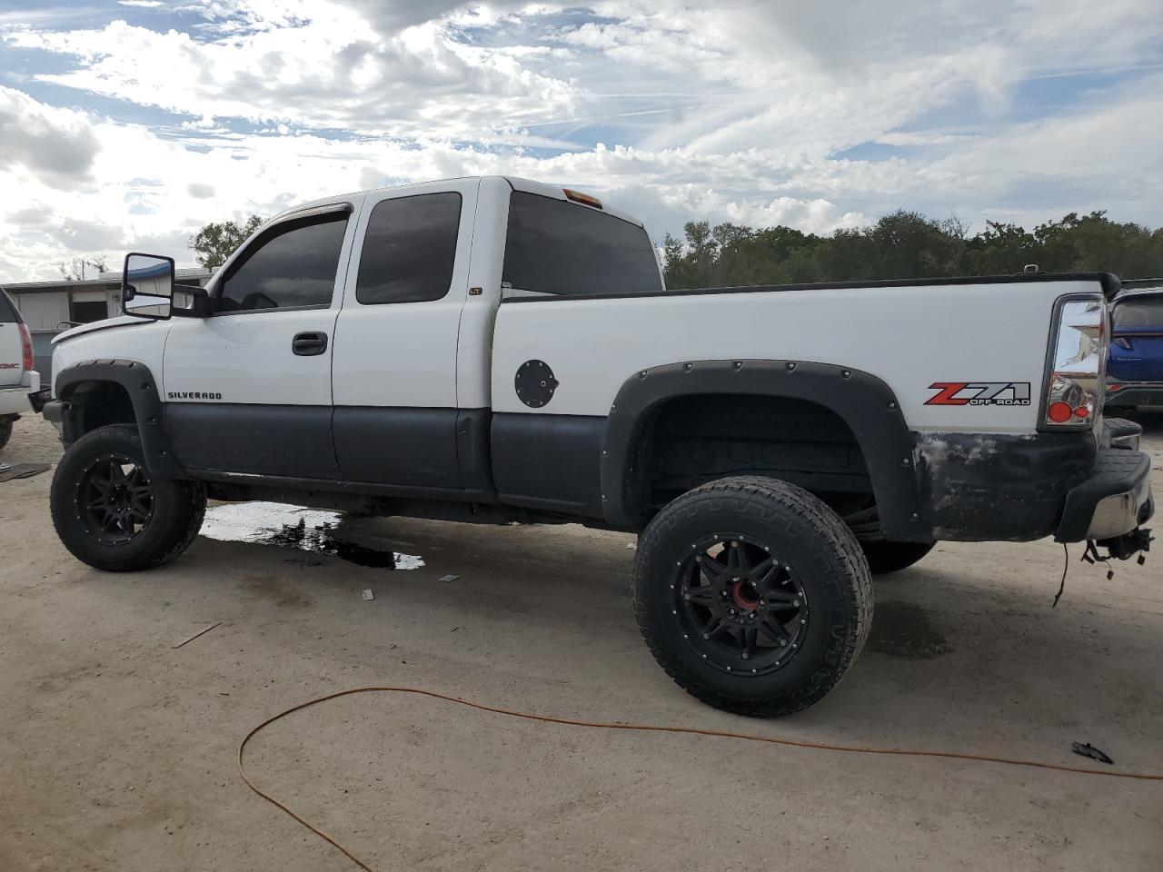 Obraz 2 z 2003 CHEVROLET SILVERADO K1500 2003 z VIN 1GCEK19T03E281808