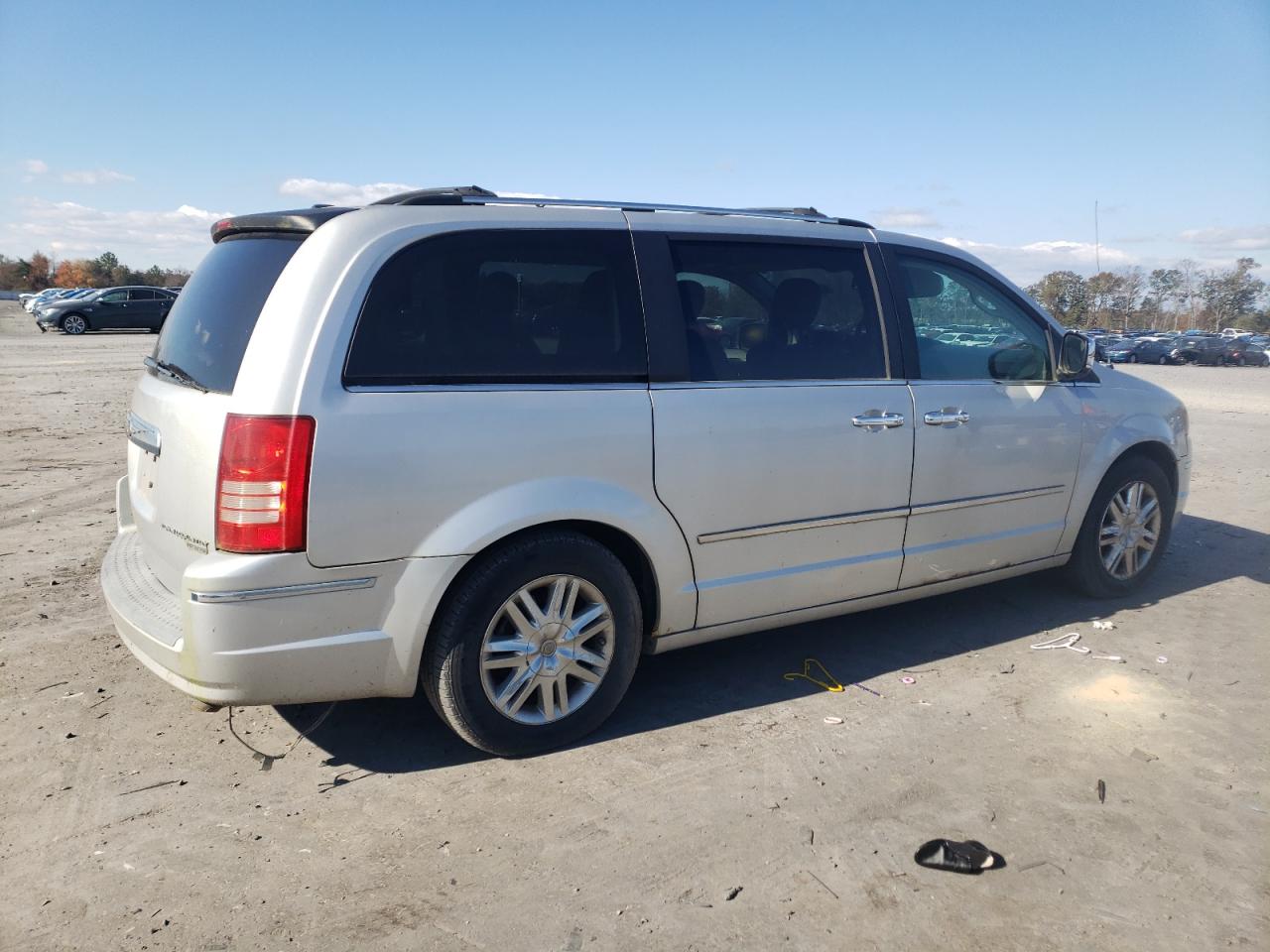 Image 3 of 2009 CHRYSLER TOWN & COUNTRY LIMITED 2009 with VIN 2A8HR64X59R568159