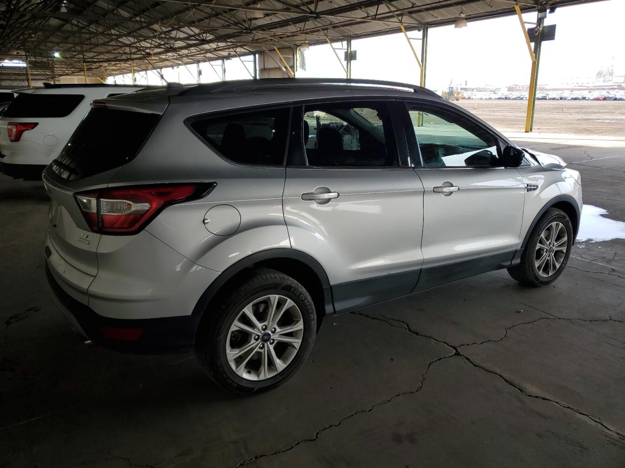 Image 3 of 2018 FORD ESCAPE SE 2018 with VIN 1FMCU0GD2JUC17341