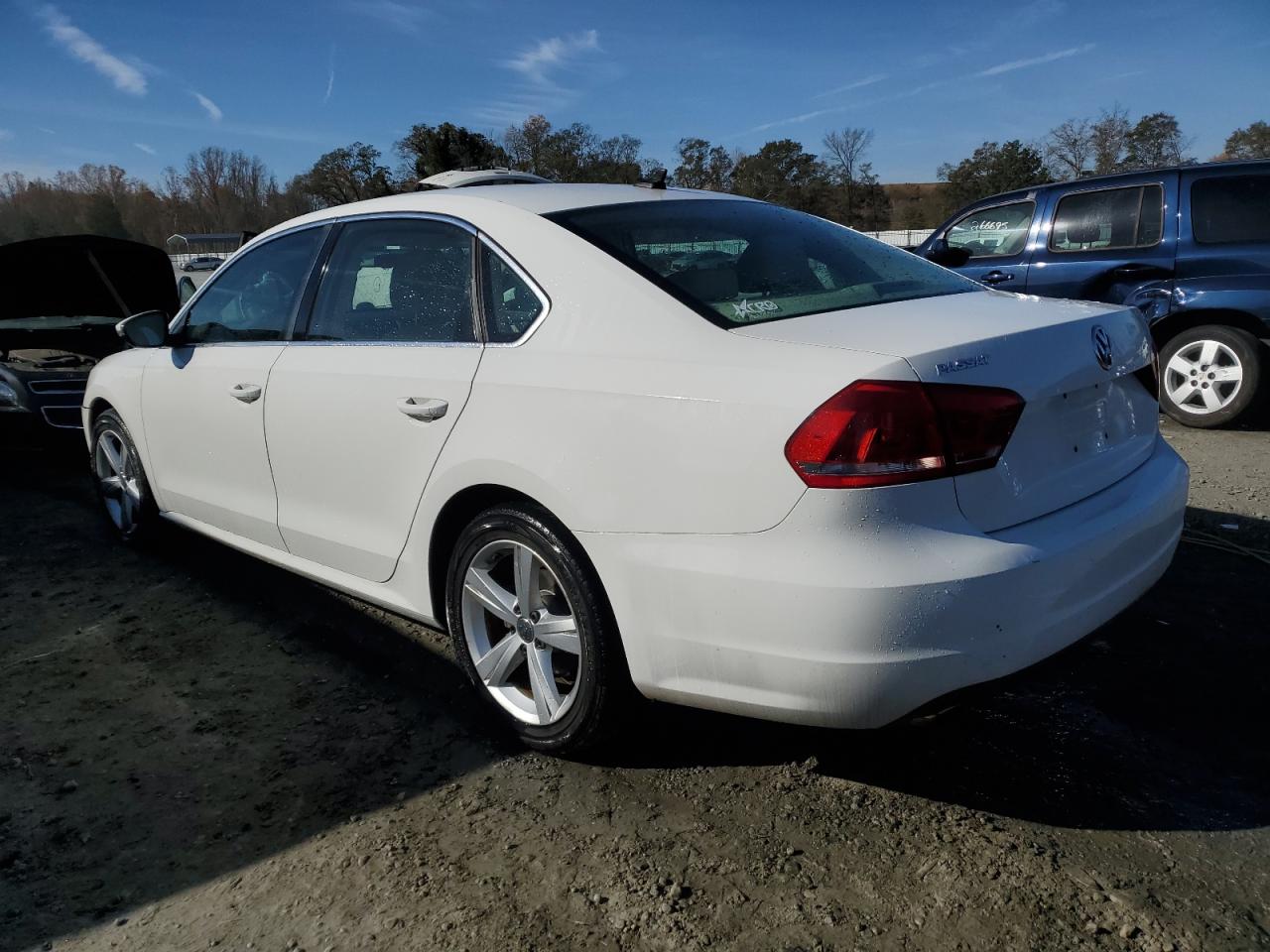 Image 2 of 2012 VOLKSWAGEN PASSAT SE 2012 with VIN 1VWBP7A32CC010096