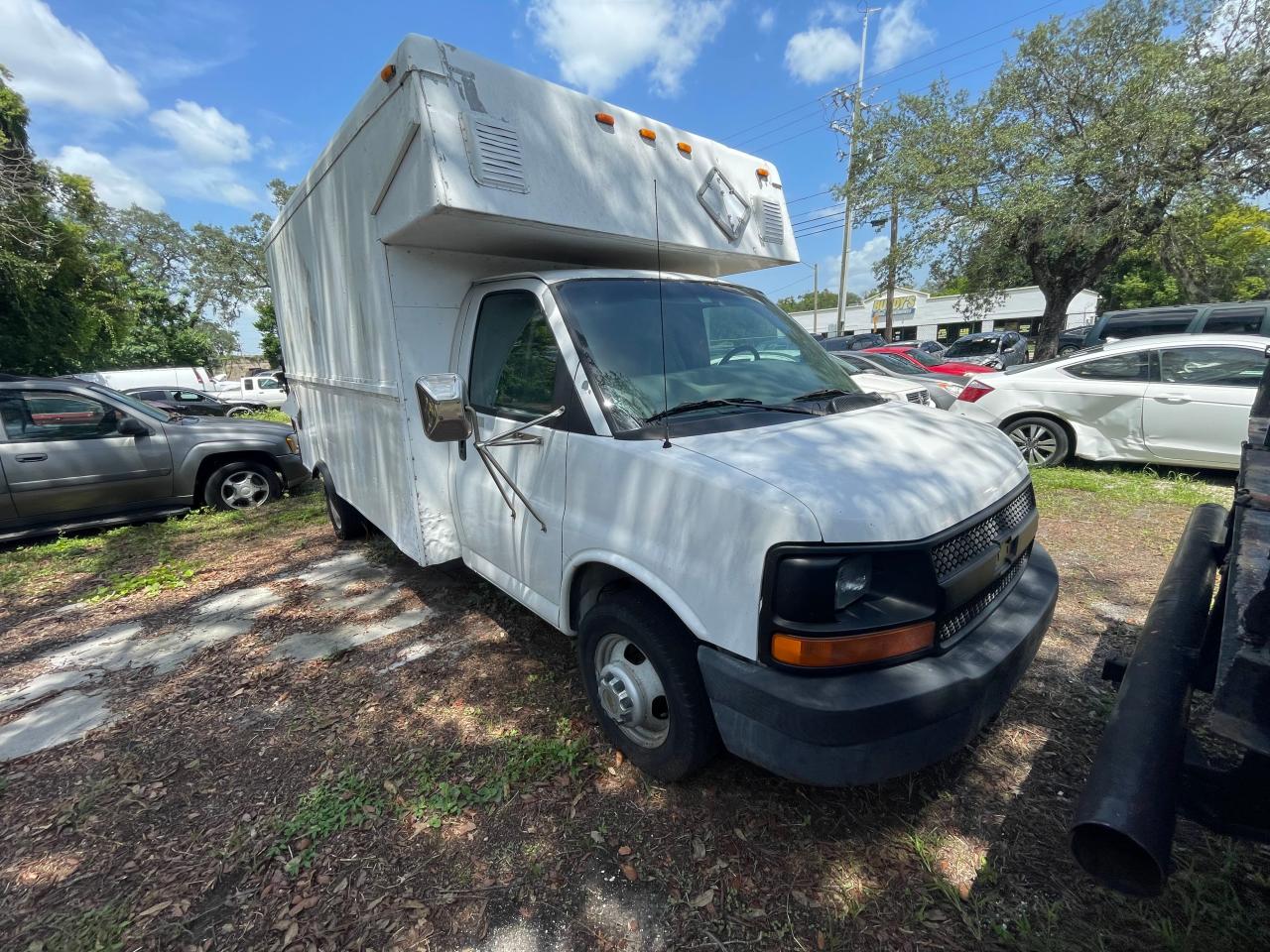 2004 CHEVROLET EXPRESS G3500  2004 image