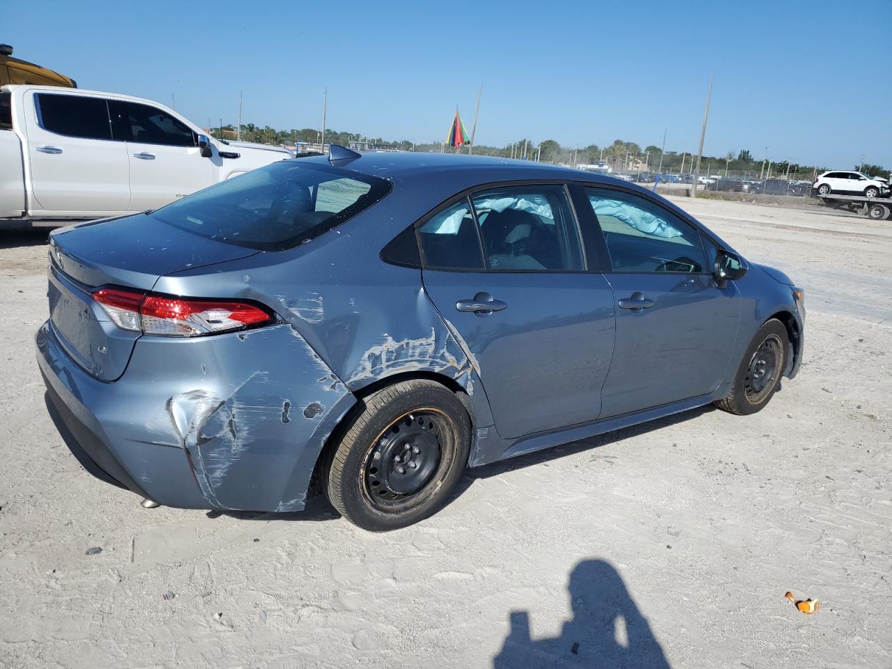 Obraz 3 z 2021 TOYOTA COROLLA LE 2021 z VIN 5YFEPMAE5MP227974