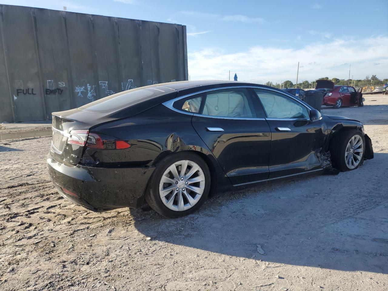 Obraz 3 z 2018 TESLA MODEL S  2018 z VIN 5YJSA1E21JF244880