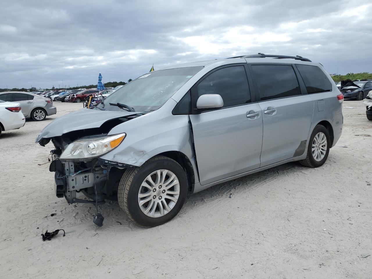 Изображение 1 2014 TOYOTA SIENNA XLE 2014 с VIN 5TDYK3DC0ES413205