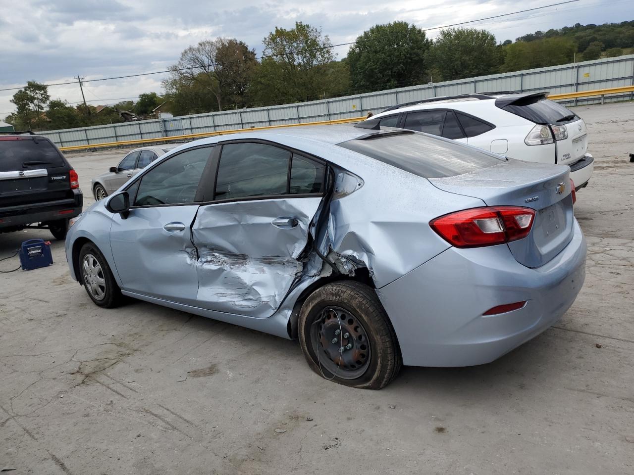 Изображение 2 2018 CHEVROLET CRUZE LS 2018 с VIN 1G1BC5SM0J7182202