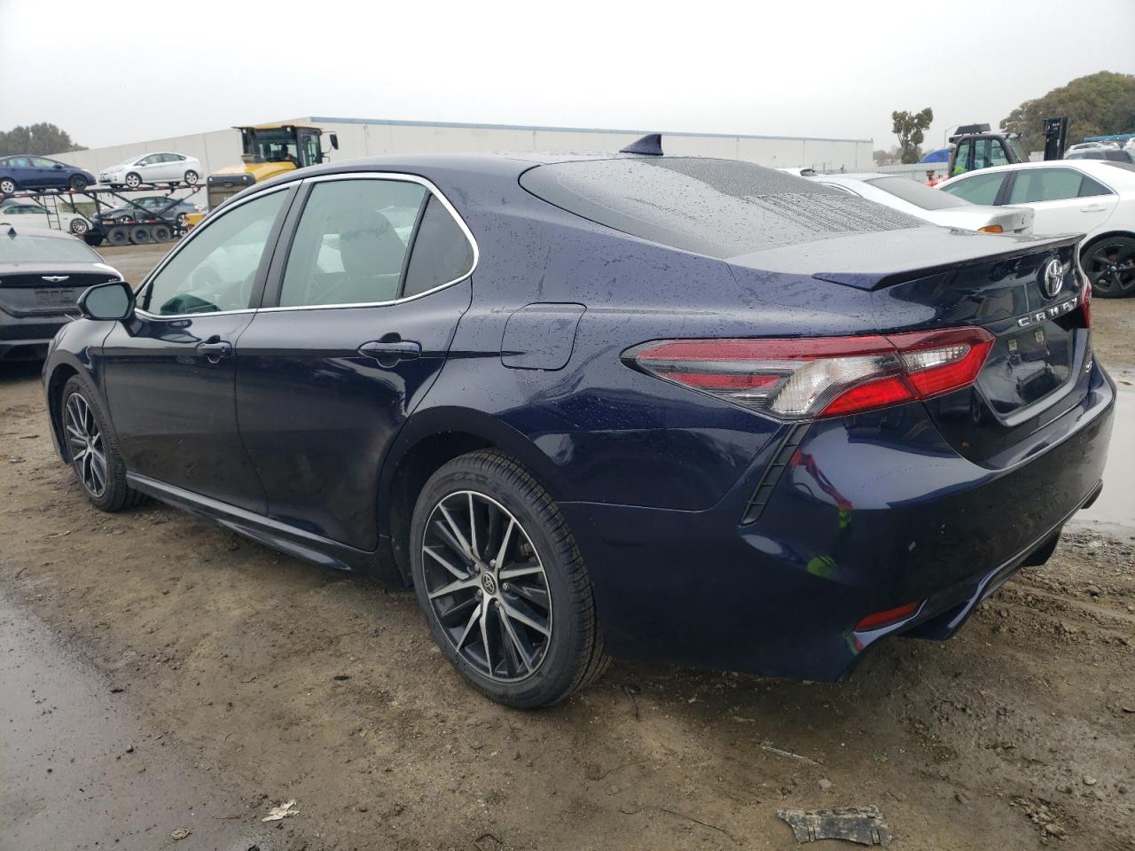 Изображение 2 2022 TOYOTA CAMRY SE 2022 с VIN 4T1G11AK8NU633620