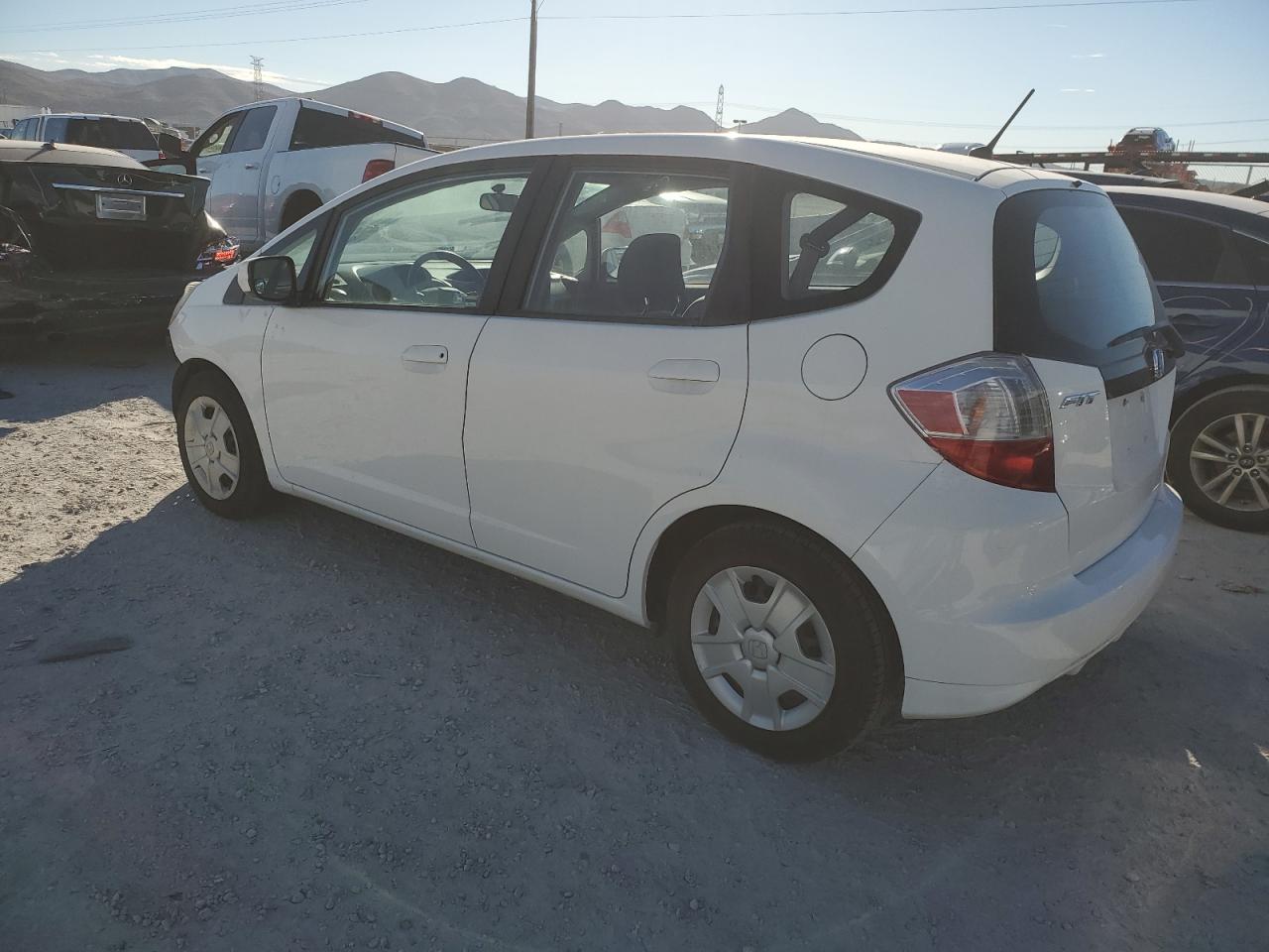 Obraz 2 z 2013 HONDA FIT  2013 z VIN JHMGE8H38DC077375