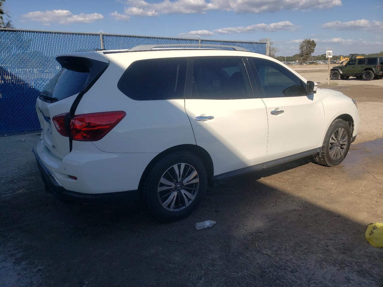 Image 3 of 2018 NISSAN PATHFINDER S 2018 with VIN 5N1DR2MN2JC609000