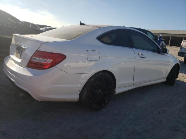 Obraz 3 z 2014 MERCEDES-BENZ C 250 2014 z VIN WDDGJ4HB3EG217877