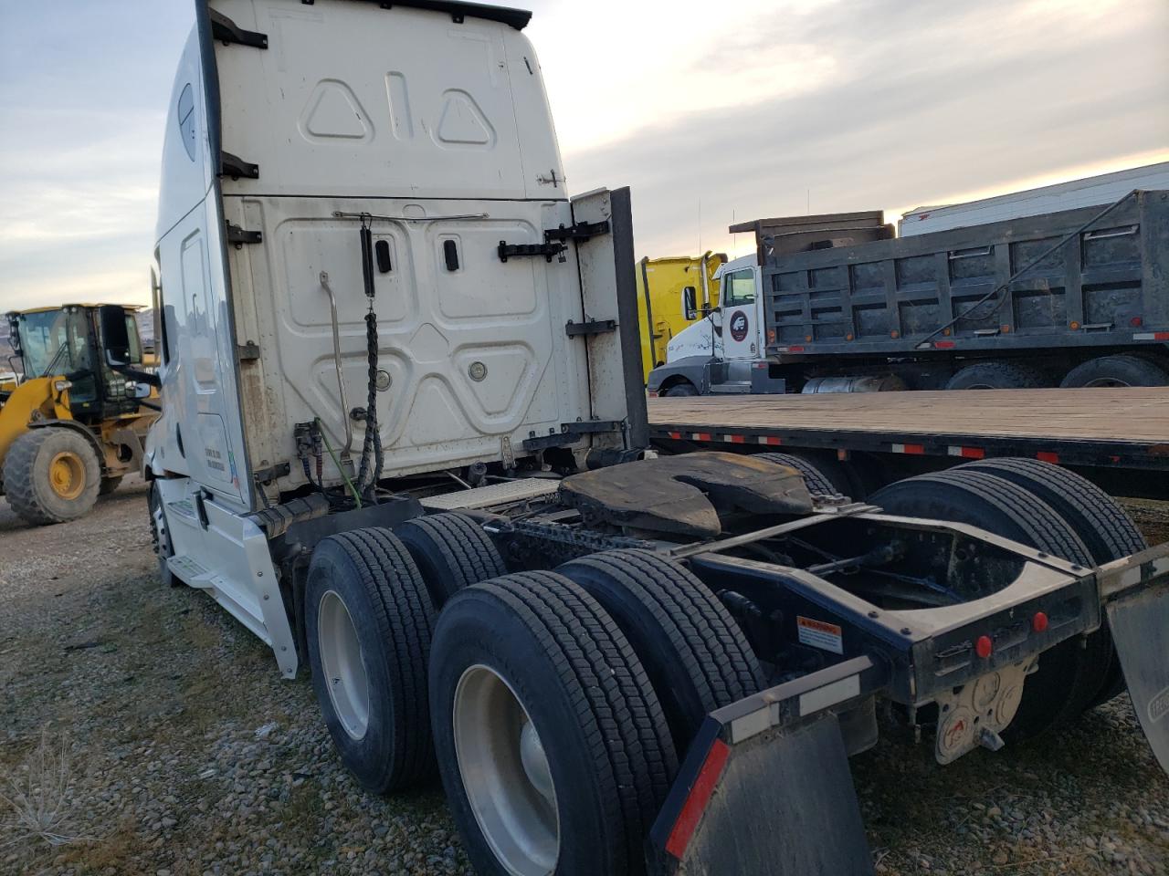 Obraz 3 z 2022 FREIGHTLINER CASCADIA 126  2022 z VIN 3AKJHHDR8NSMD0068
