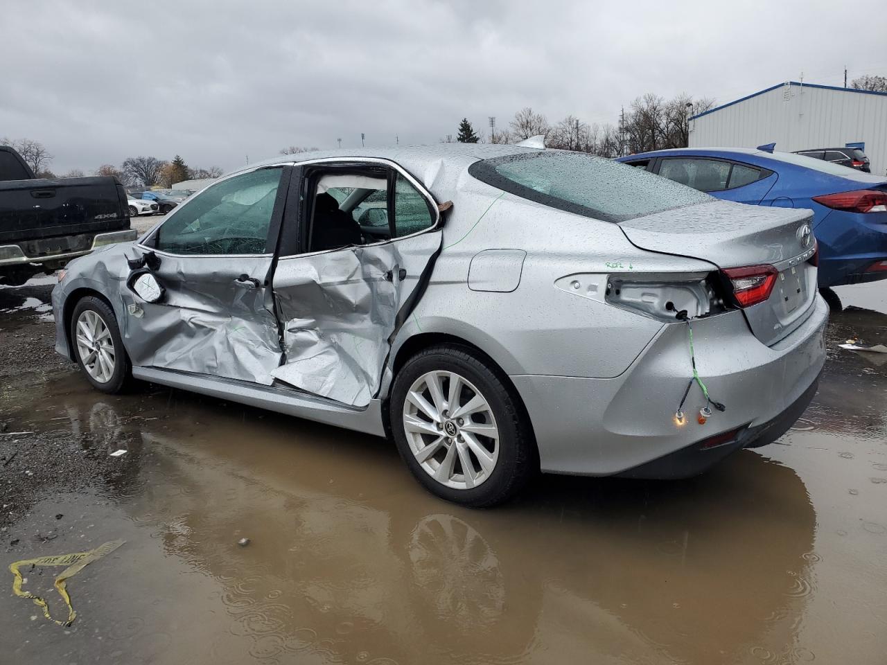 Obraz 2 z 2022 TOYOTA CAMRY LE 2022 z VIN 4T1R11AK1NU065641