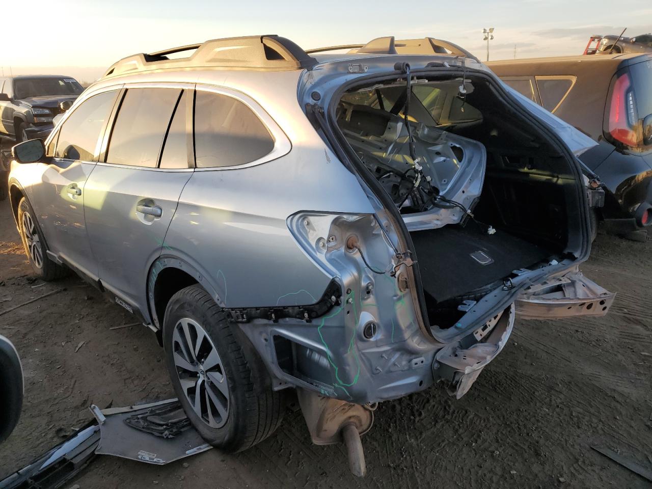 Изображение 2 2020 SUBARU OUTBACK PREMIUM 2020 с VIN 4S4BTACC4L3260797