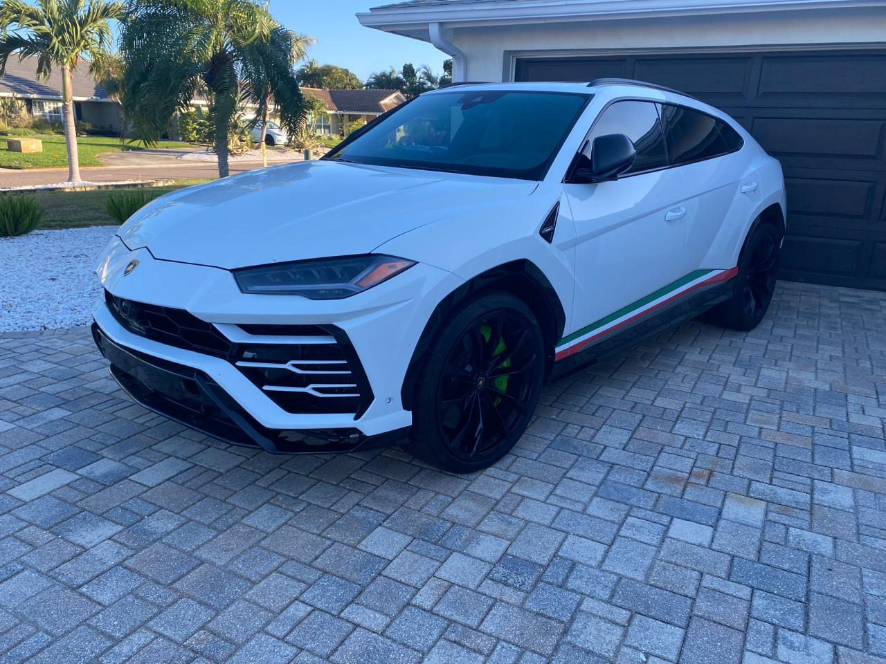 Image 1 of 2019 LAMBORGHINI URUS  2019 with VIN ZPBUA1ZL6KLA04288