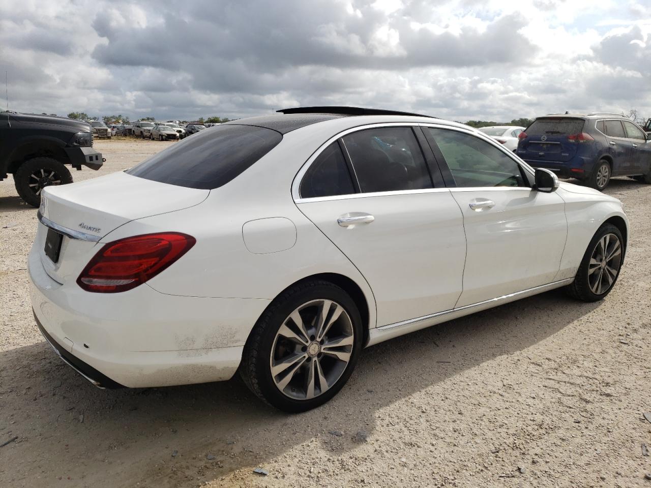Image 3 of Mercedes-Benz C 300 4Matic 2015 with VIN 55SWF4KB1FU040594