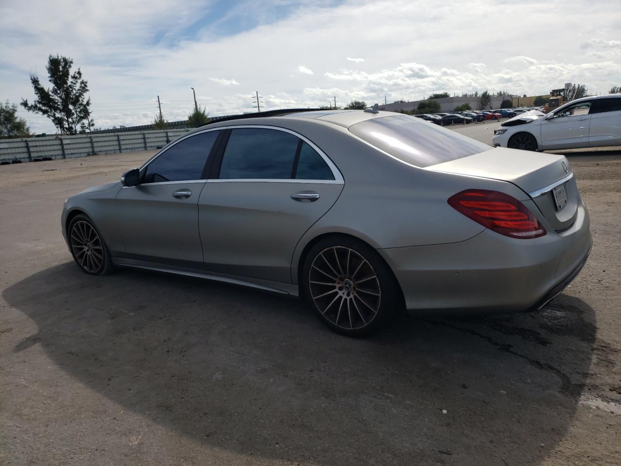 Obraz 2 z 2015 MERCEDES-BENZ S 550 2015 z VIN WDDUG8CB8FA109209