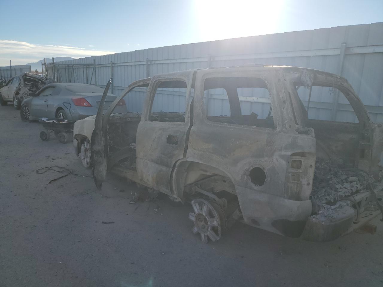 Изображение 2 2003 CHEVROLET TAHOE K1500 2003 с VIN 1GNEK13Z73J141993