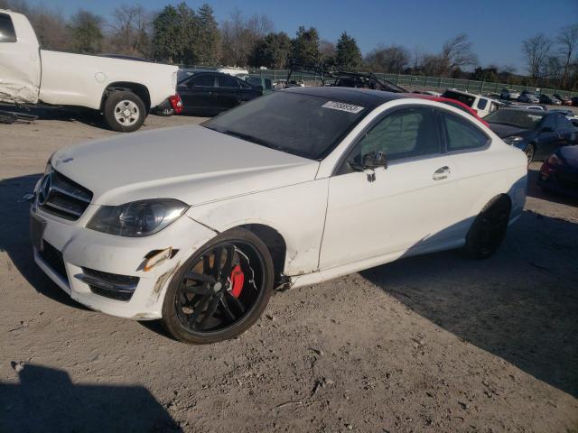 Obraz 1 z 2014 MERCEDES-BENZ C 250 2014 z VIN WDDGJ4HB3EG217877