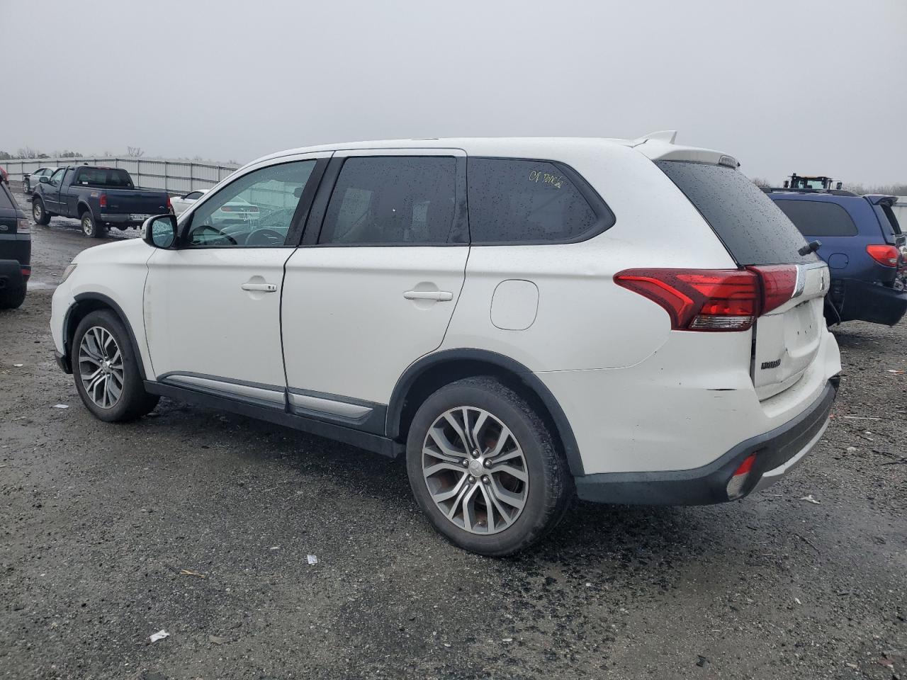 Изображение 2 2017 MITSUBISHI OUTLANDER SE 2017 с VIN JA4AZ3A36HZ002826