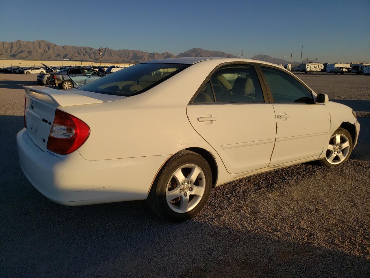 Image 3 of 2004 TOYOTA CAMRY SE 2004 with VIN JTDBA32K640007398