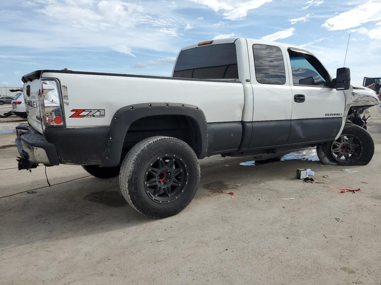 Obraz 3 z 2003 CHEVROLET SILVERADO K1500 2003 z VIN 1GCEK19T03E281808