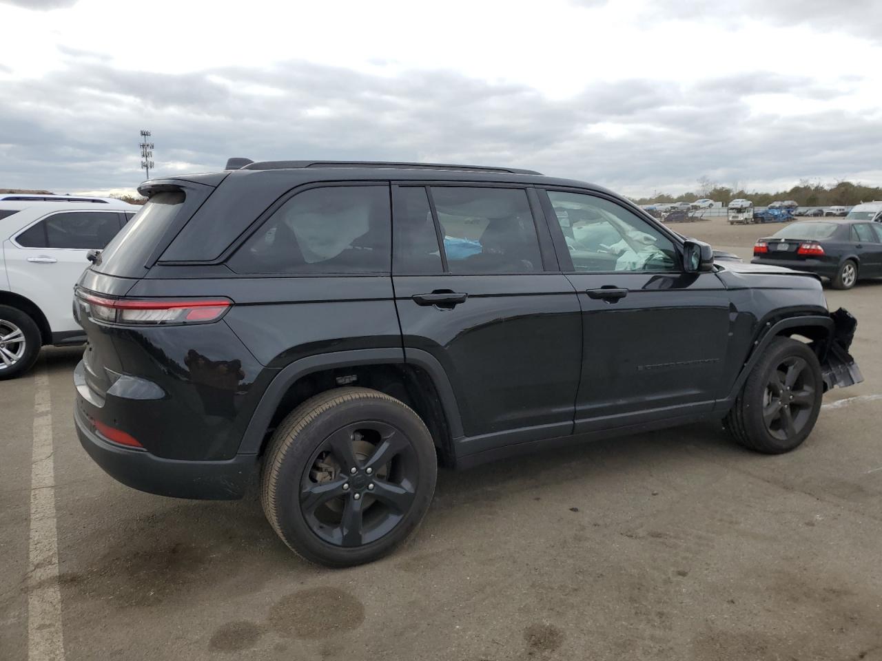 Изображение 3 2023 JEEP GRAND CHEROKEE LAREDO 2023 с VIN 1C4RJHAG5PC556957