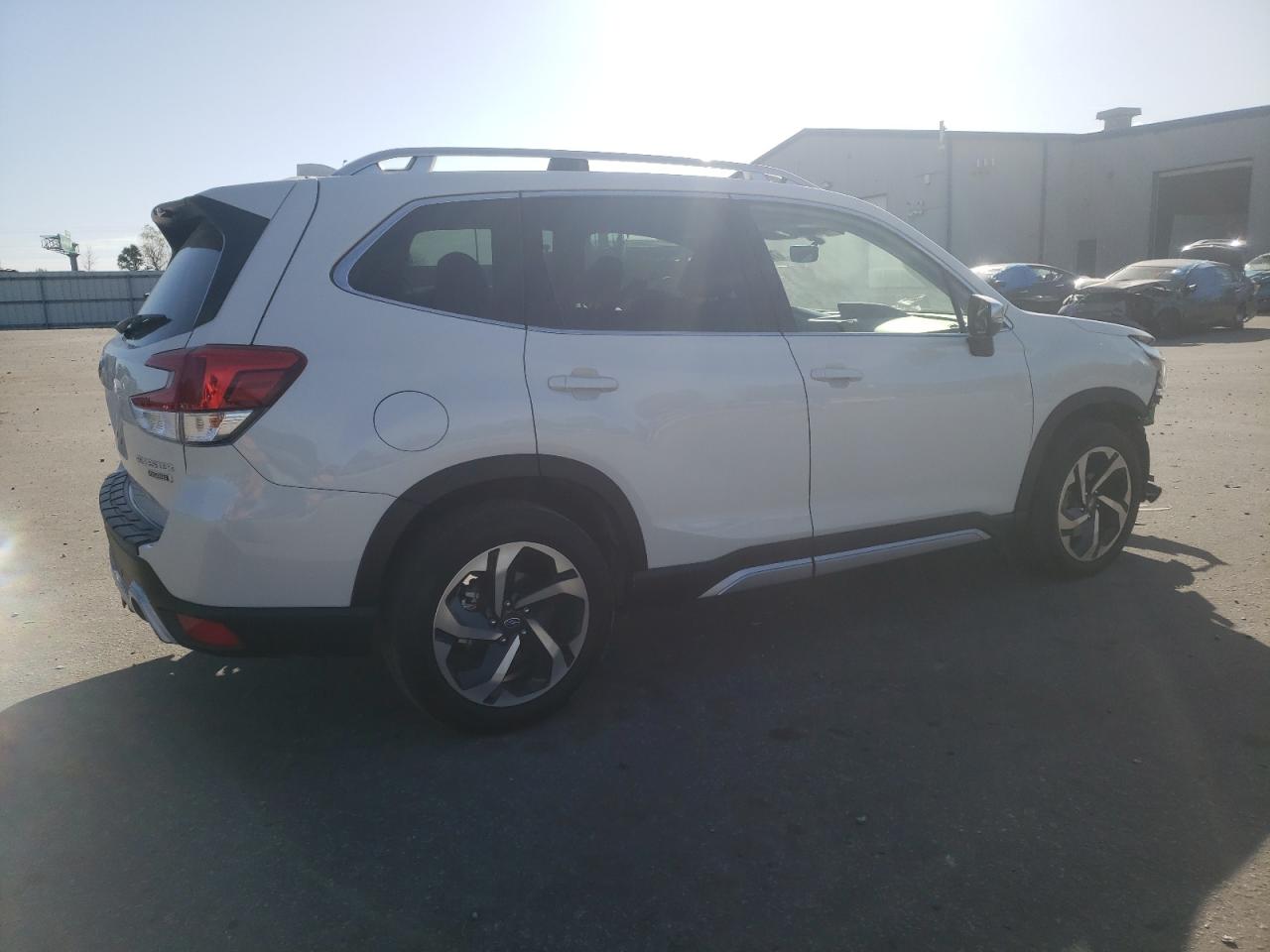 Obraz 3 z 2022 SUBARU FORESTER TOURING 2022 z VIN JF2SKARC6NH439347