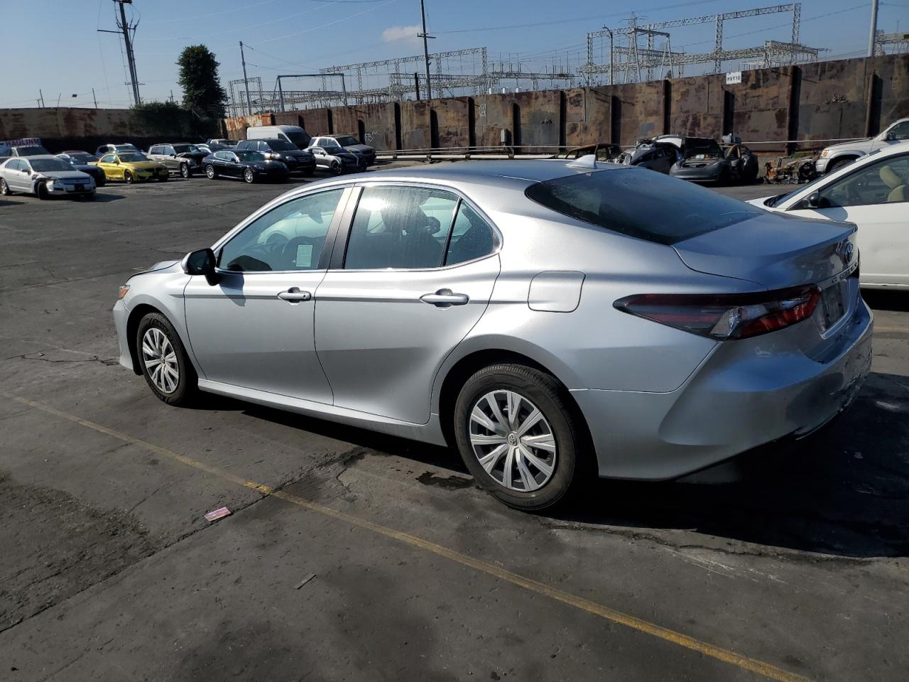 Obraz 2 z 2022 TOYOTA CAMRY LE 2022 z VIN 4T1C31AK9NU576238