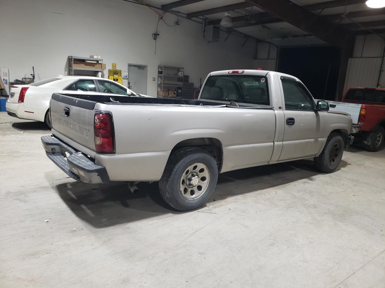 Obraz 3 z 2005 CHEVROLET SILVERADO C1500 2005 z VIN 1GCEC14X85Z103308