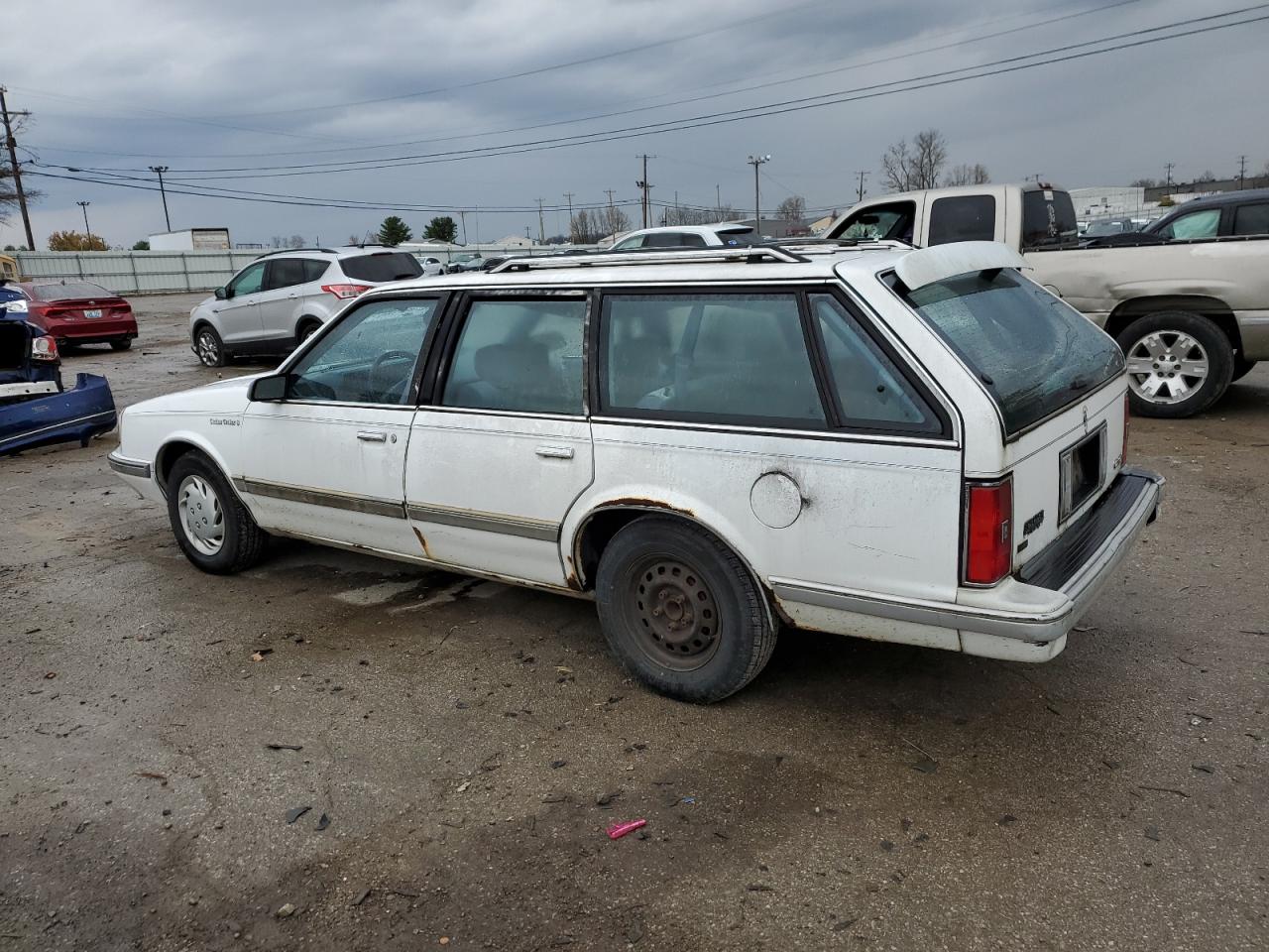 Image 2 of 1994 OLDSMOBILE CUTLASS CRUISER S 1994 with VIN 1G3AJ85M1R6310860