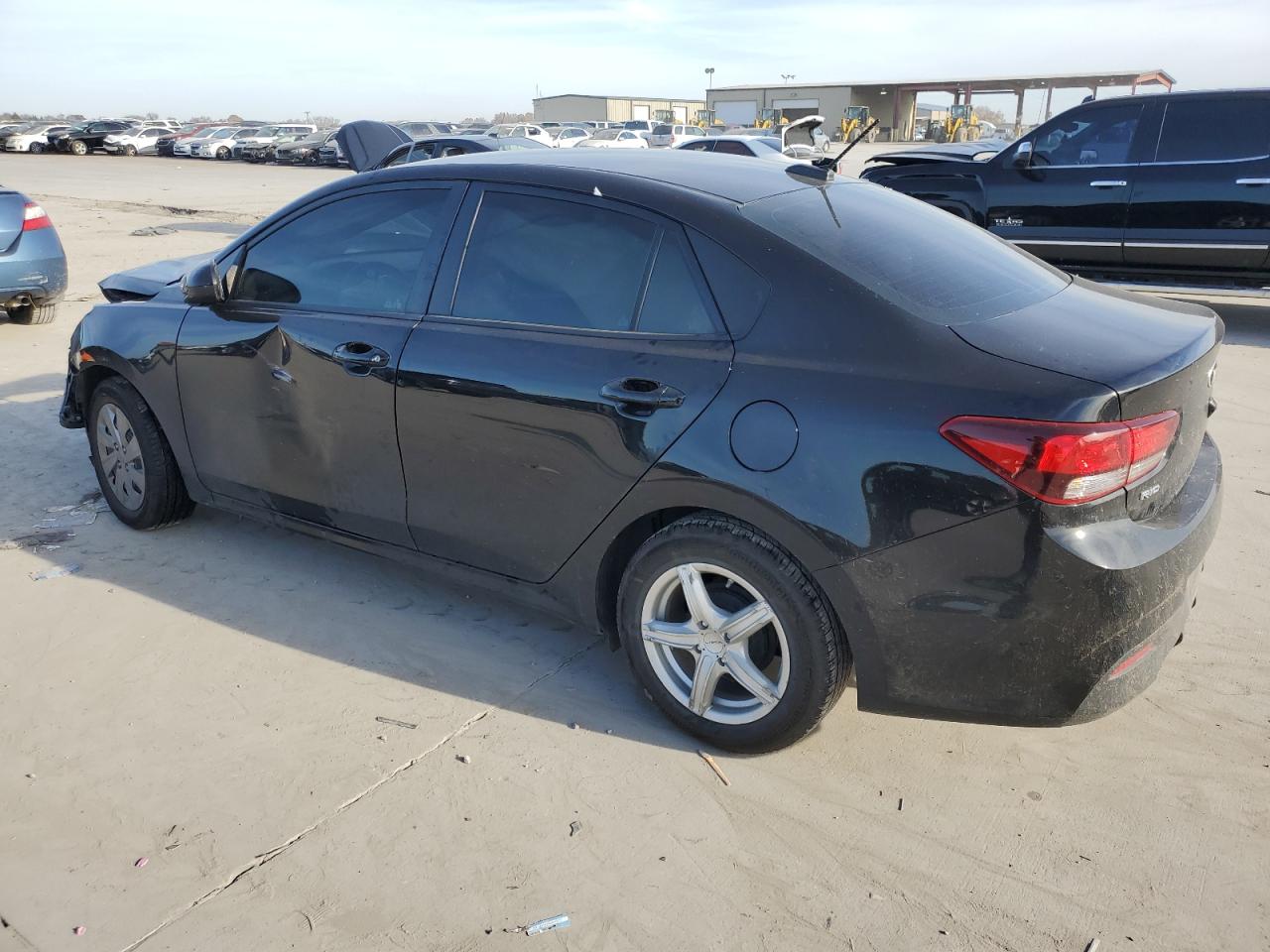 Obraz 2 z 2019 KIA RIO S 2019 z VIN 3KPA24AB2KE253806