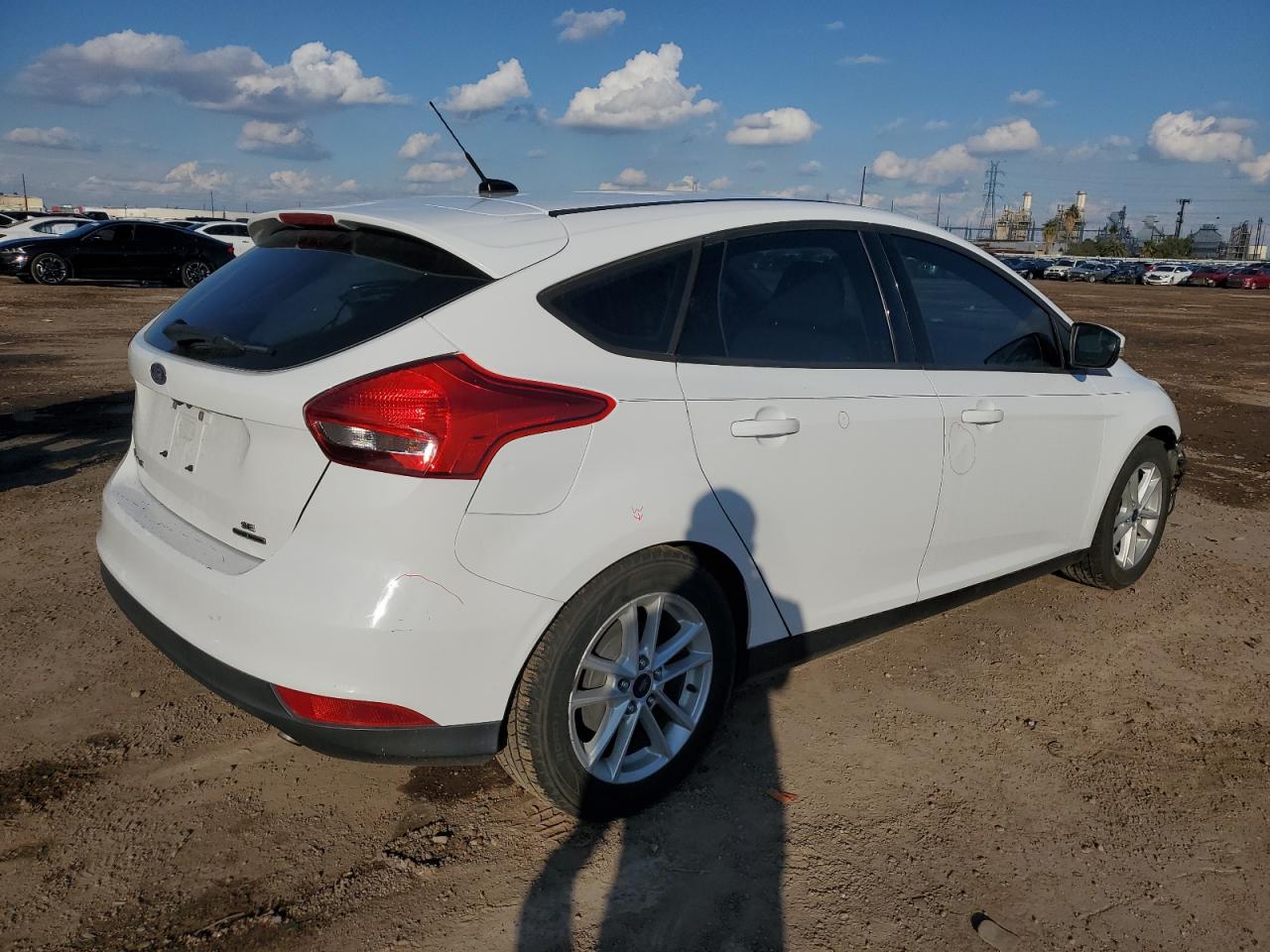 Obraz 3 z 2015 FORD FOCUS SE 2015 z VIN 1FADP3K28FL241430