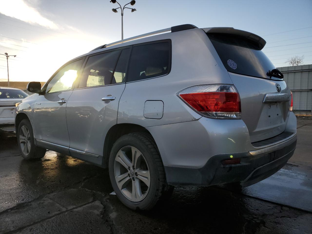 Изображение 2 2011 TOYOTA HIGHLANDER LIMITED 2011 с VIN 5TDDK3EH9BS073220