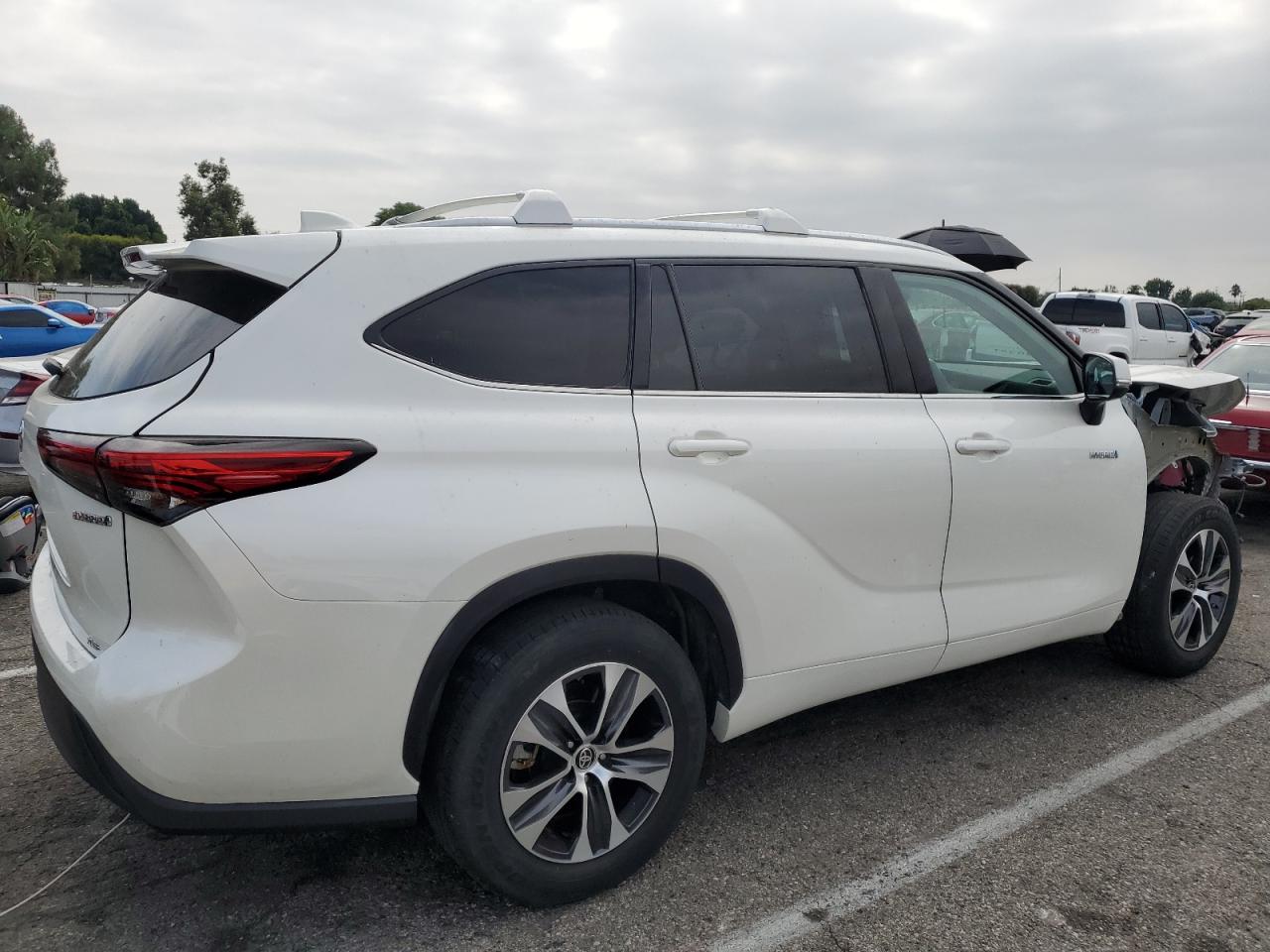 Obraz 3 z 2020 TOYOTA HIGHLANDER HYBRID XLE 2020 z VIN 5TDGARAH3LS501955