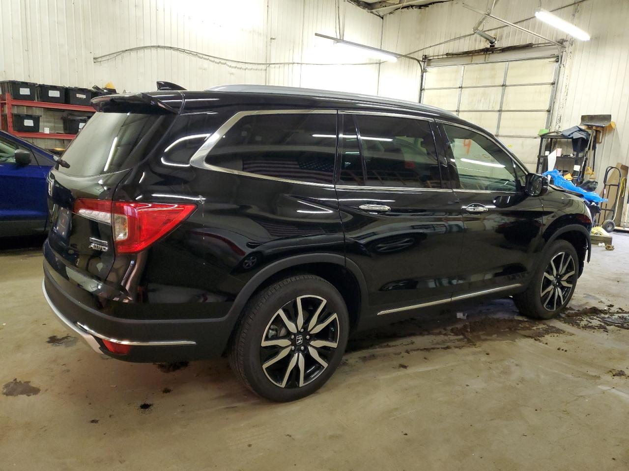 Image 3 of 2022 HONDA PILOT TOURING 2022 with VIN 5FNYF6H94NB009607